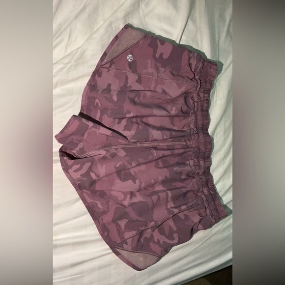 Hotty hot shorts pink camo rare! - Picture 2 of 3